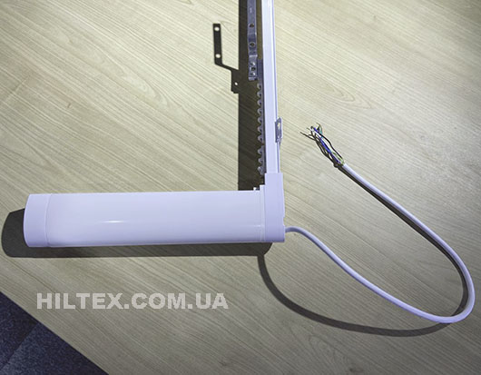 Виведення кабелю з двигуна для штор з WiFi керуванням