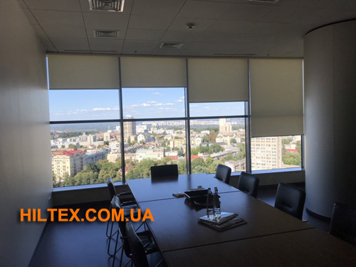 Рулонні штори в офисі Louvolite Рулонні штори в офисі Louvolite