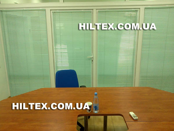 Офис с декором для алюминиевых жалюзи с мотором